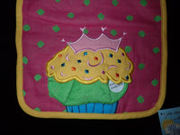 Cupcake Pullover Bib With Washcloth